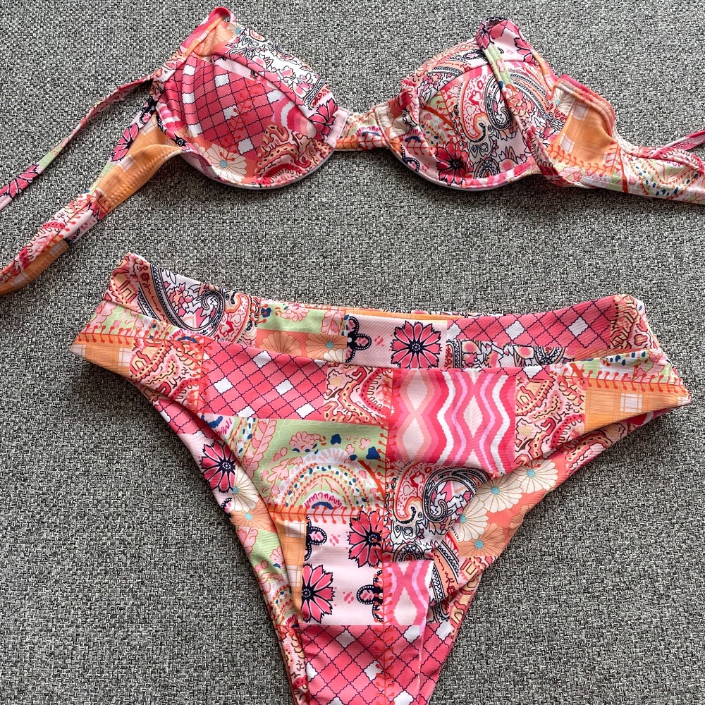 NWOT Patterned bikini set